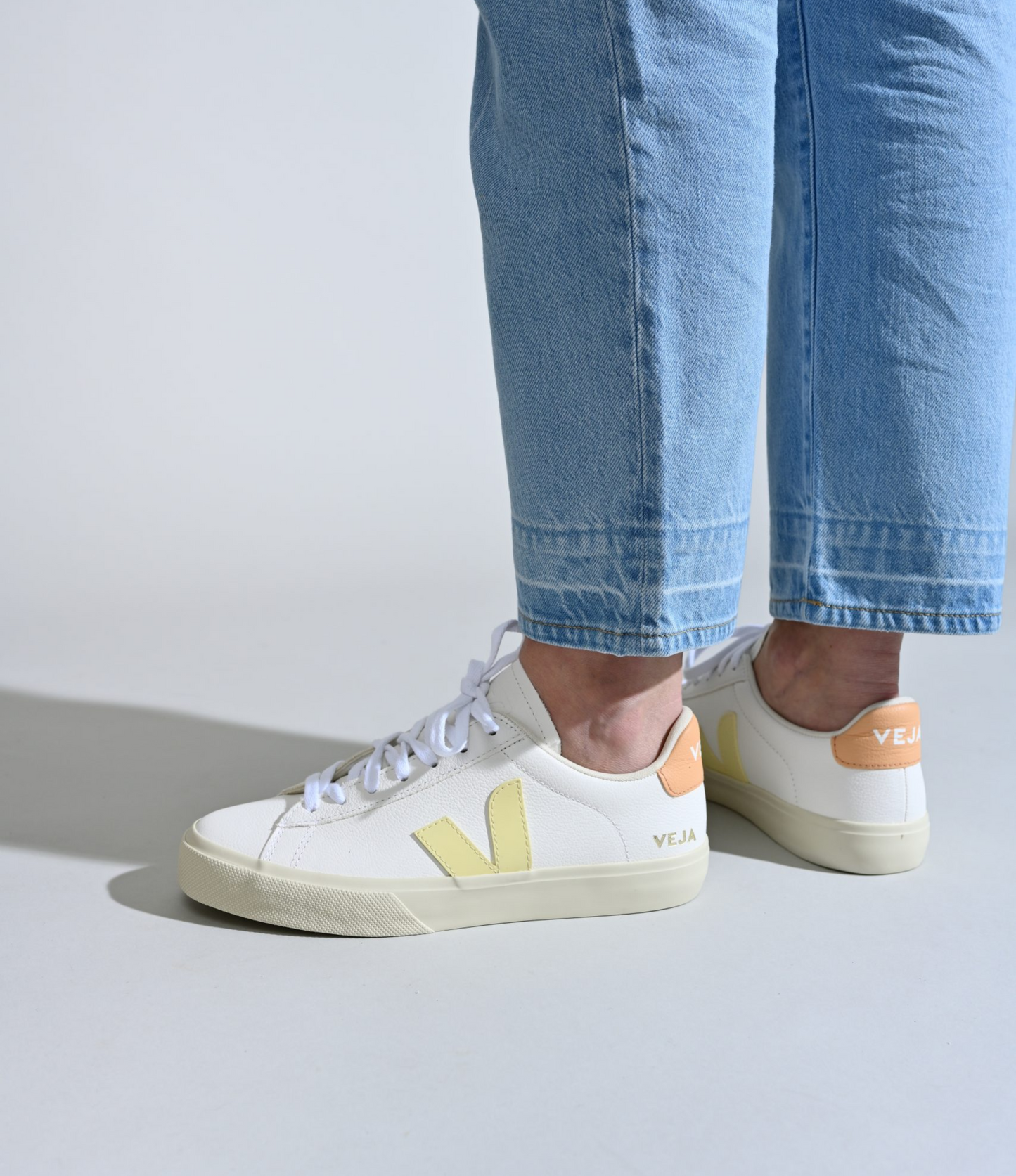 Tenis Veja Campo Blanco Peach