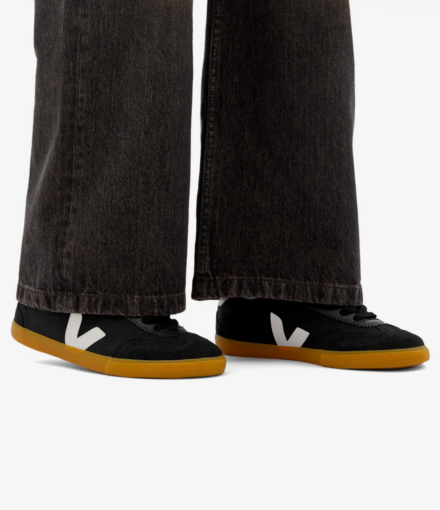 Tenis Veja Volley Negro Blanco