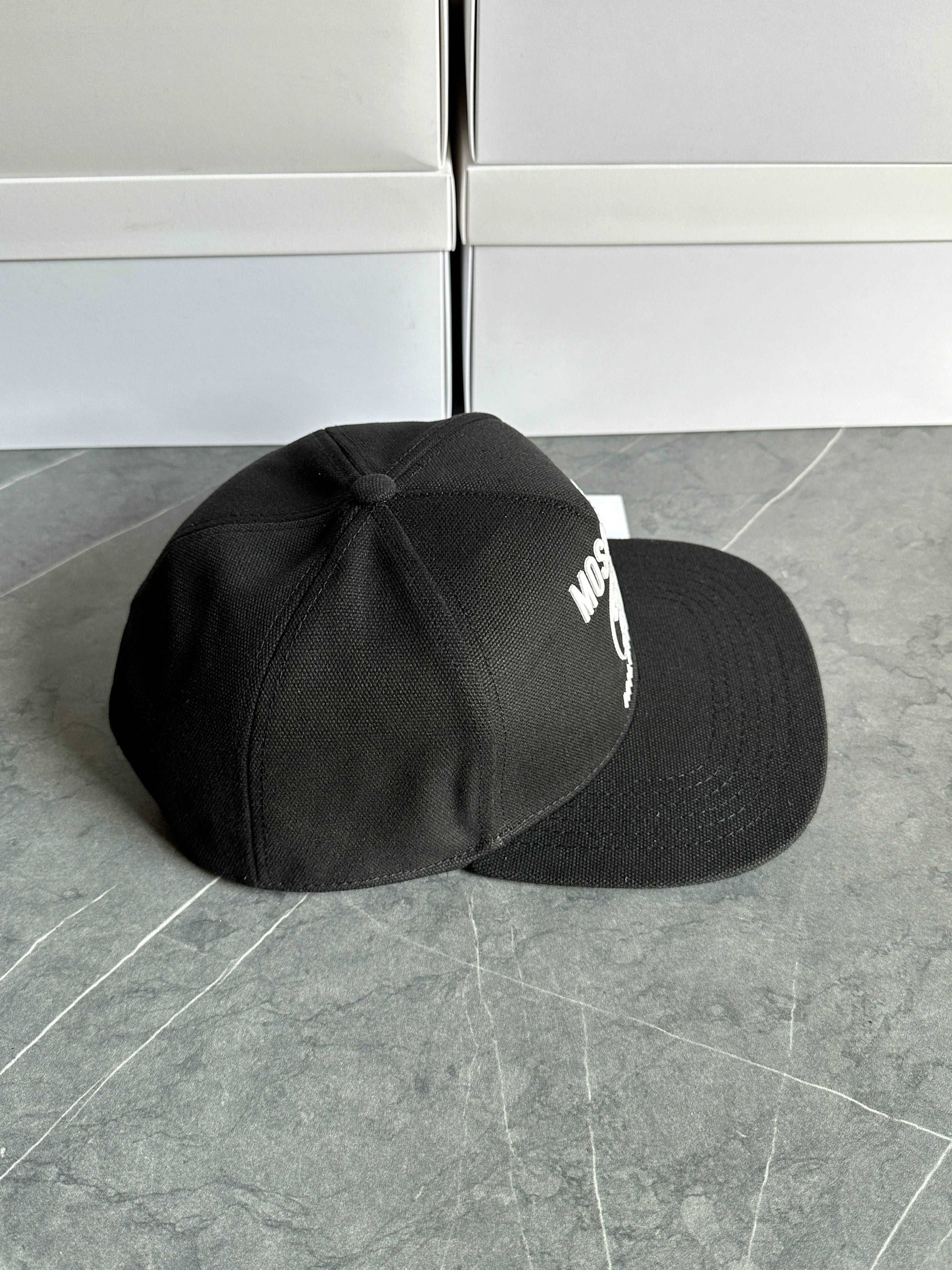 Gorra Moschino Milano Logo Negro