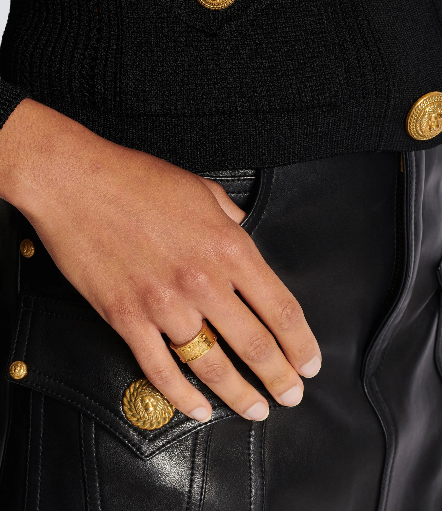 Anillo Balmain Logo Dorado