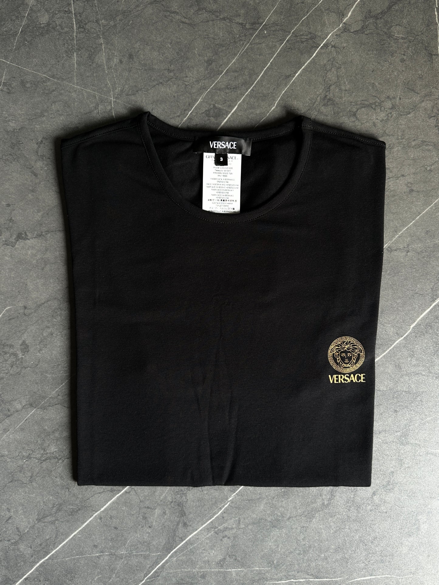 Tshirt Versce Negra Logo Dorado