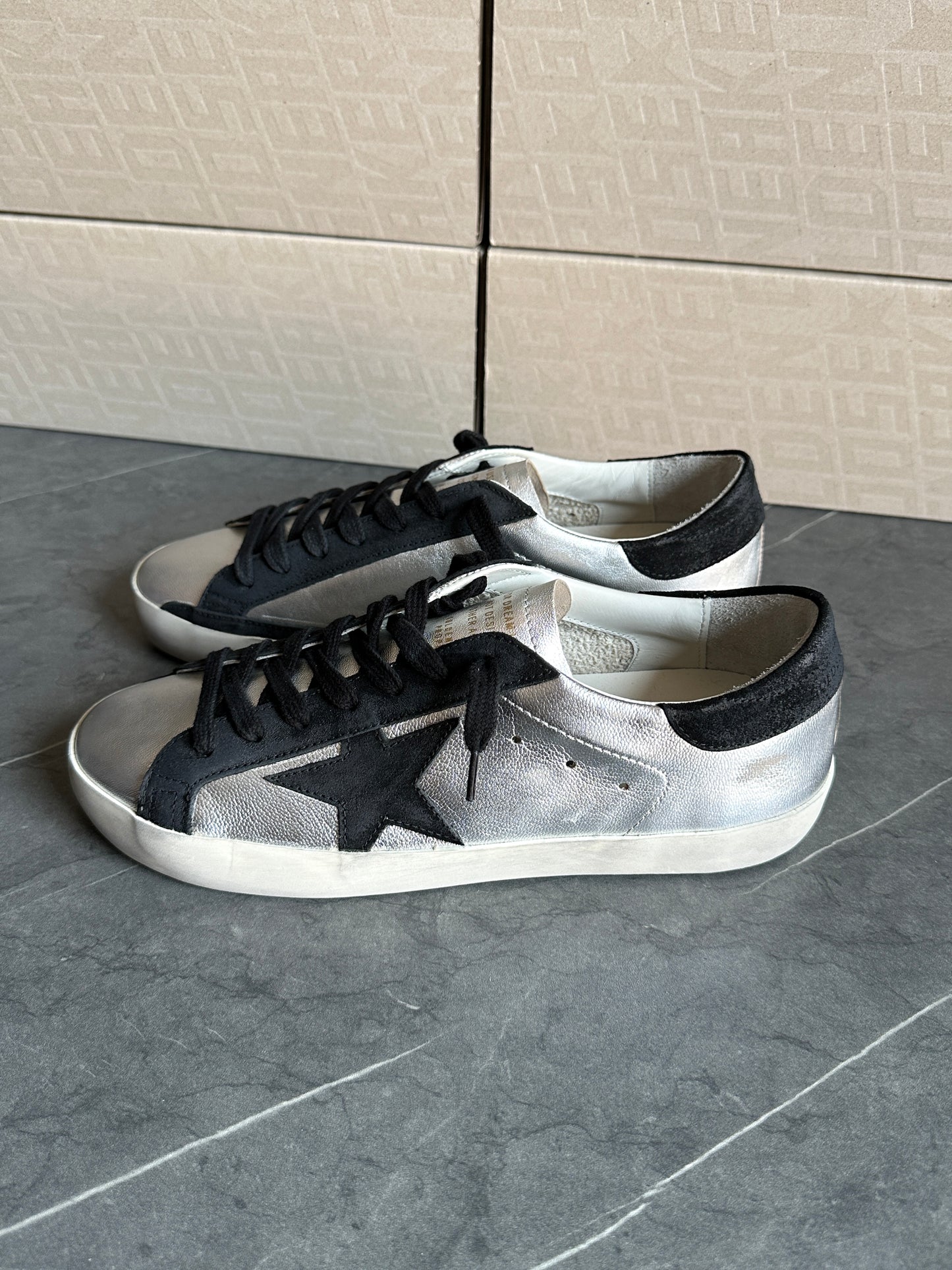 Tenis Golden Goose SuperStar Plateado