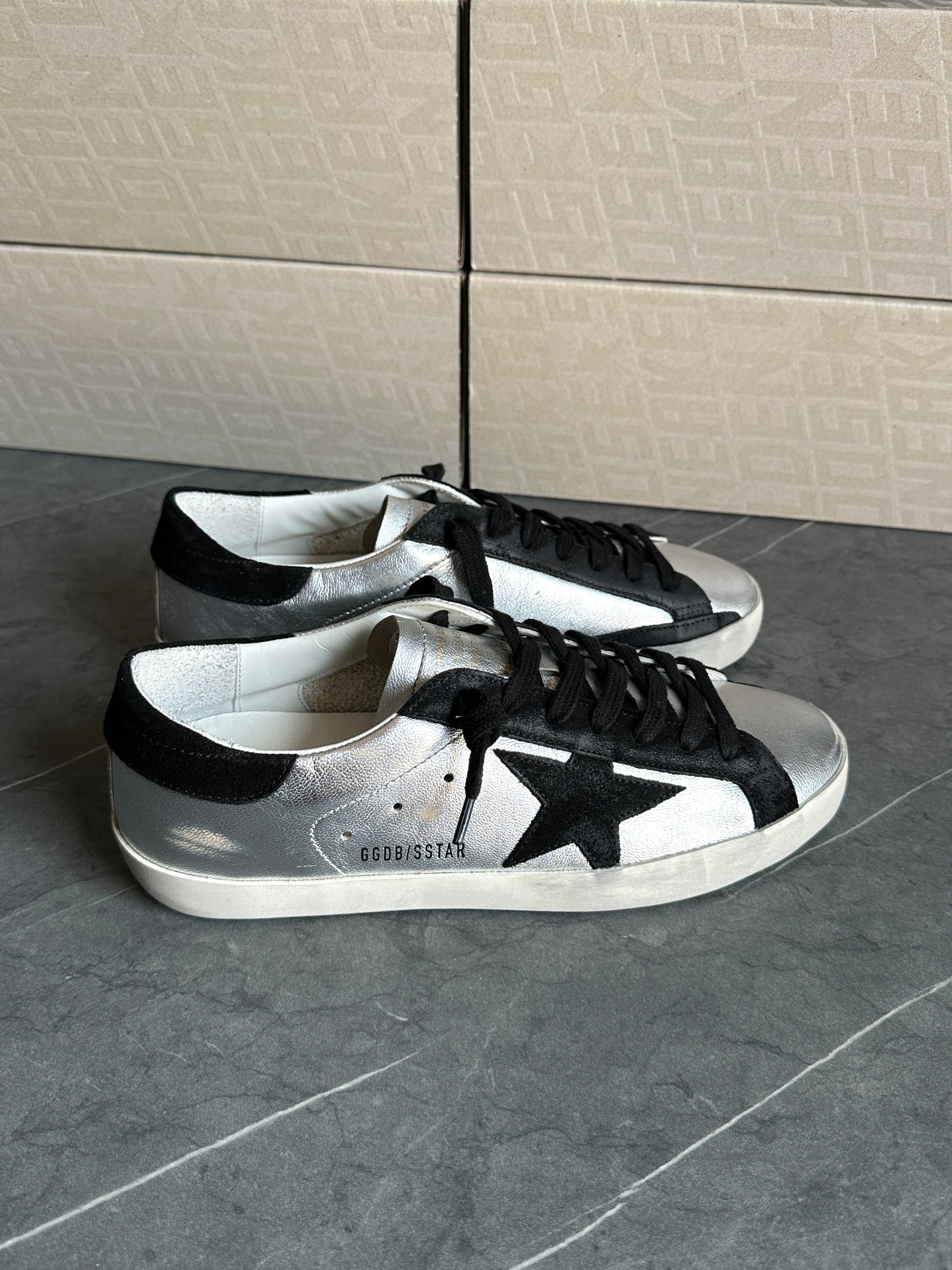 Tenis Golden Goose SuperStar Plateado